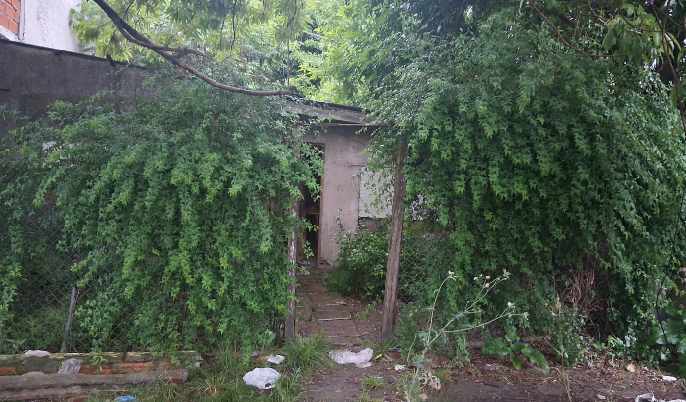 La casa de La Plata donde encontraron el cuerpo en un estado avanzado de descomposición