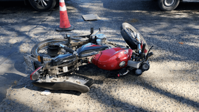 una mujer y su hijo de 2 anos fueron atropellados por un motociclista