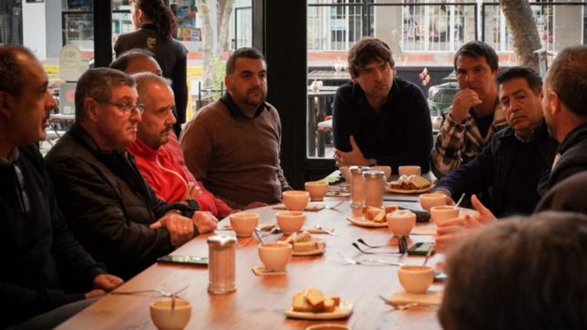 gaston castagneto sigue de campana y se reunio con comerciantes y vecinos de la plata