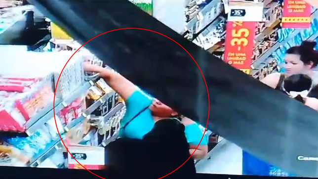 video: atraparon a dos mecheras robandose mercaderia en un supermercado de la plata