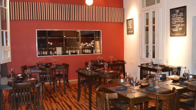 el adios de la tasca de paco agranda la lista de locales historicos cerrados en la plata