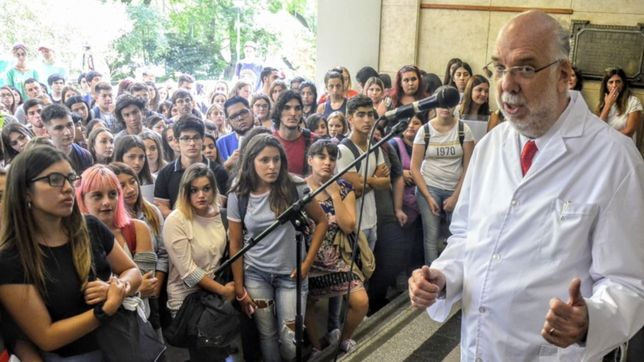 con aulas colmadas y visitas guiadas, asi arranco el curso de ingreso en medicina