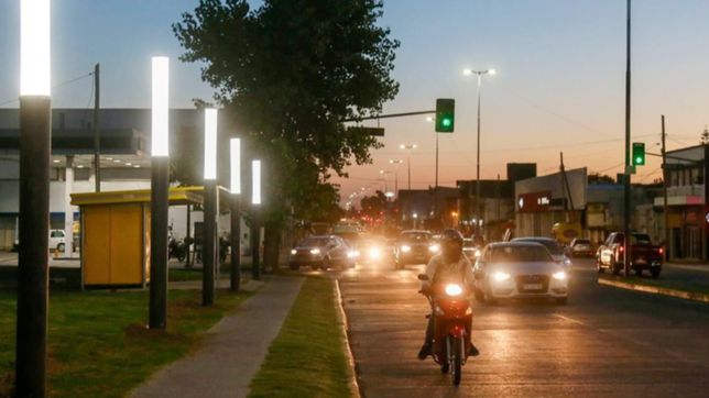 con mas de un centenar de velas de led, la plata avanza con el plan de iluminacion