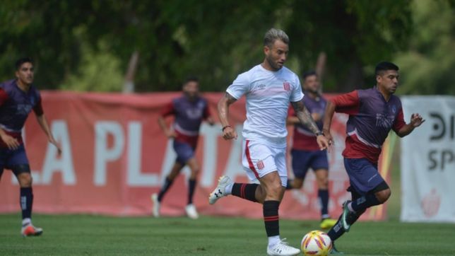 en el primer partido del ano, a estudiantes se le escapo en el final y empato 1 a 1