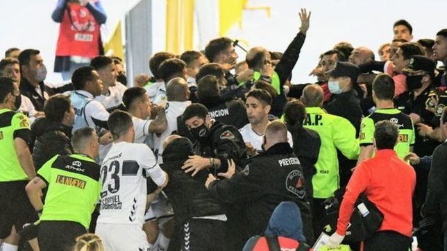 videos: feroz gresca entre jugadores de gimnasia y newells