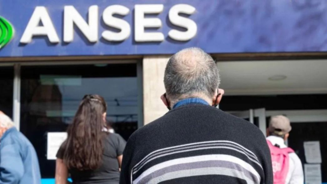 Oficializaron el bono para jubilados y pensionados: ¿cuánta plata es y cuándo lo cobran?
