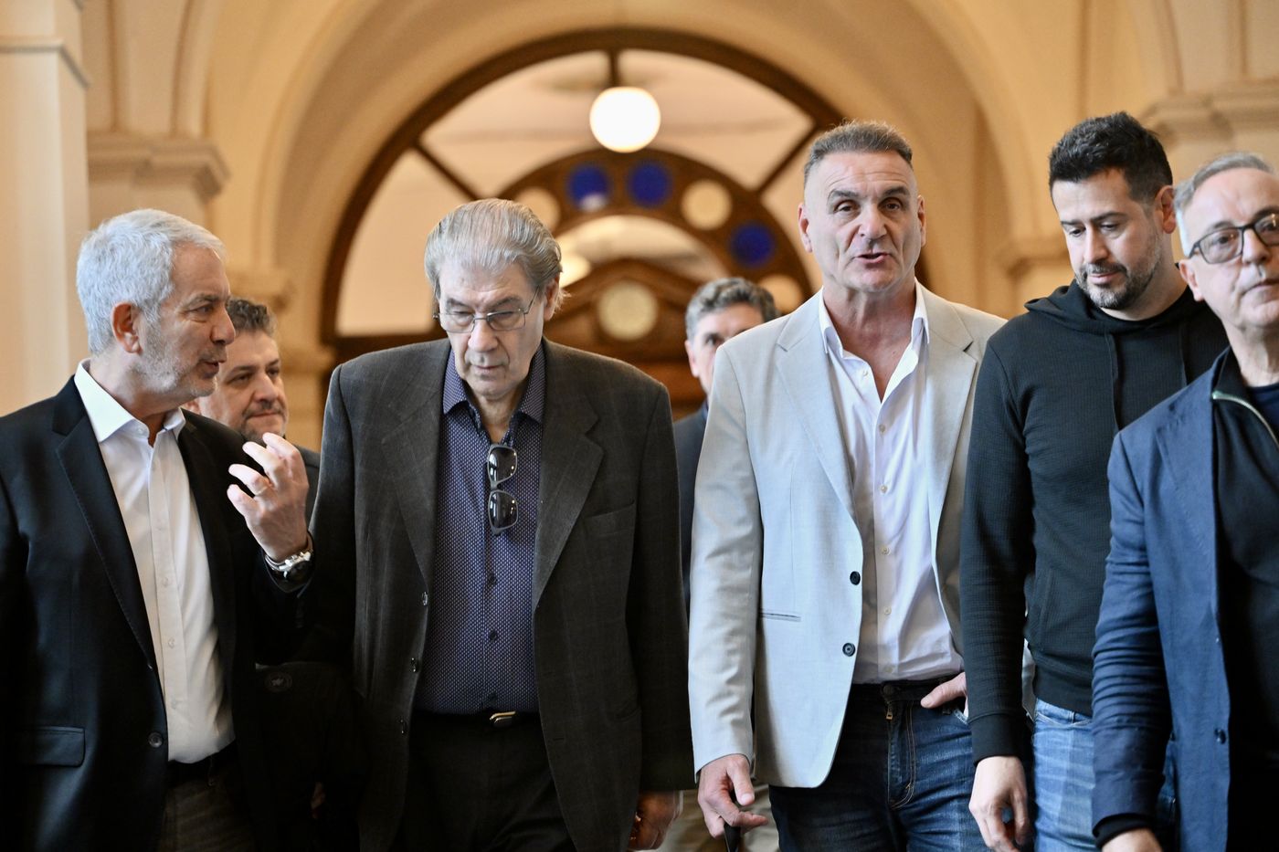 Víctor Hugo y Luis Islas en el homenaje a Diego Maradona en La Plata 