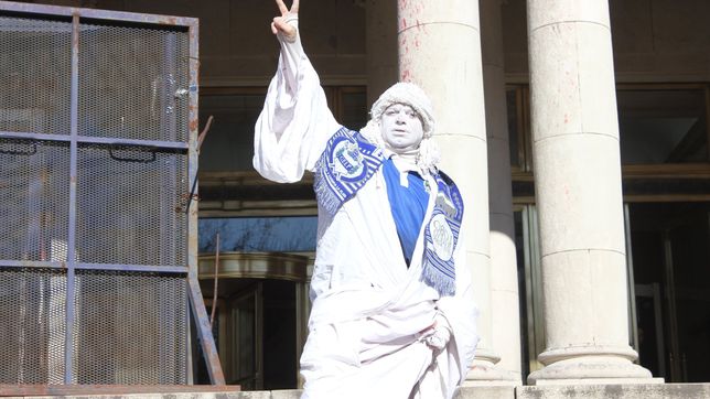 conmocion por la muerte de la hija de la reconocida estatua viviente de la plata