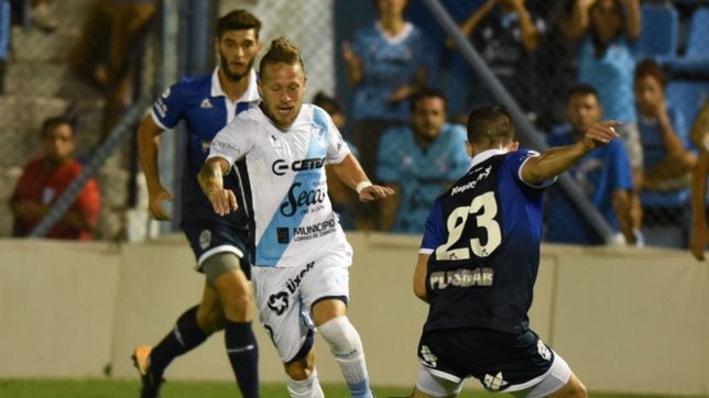 el volante de temperley fernando brandan se roba las miradas en gimnasia