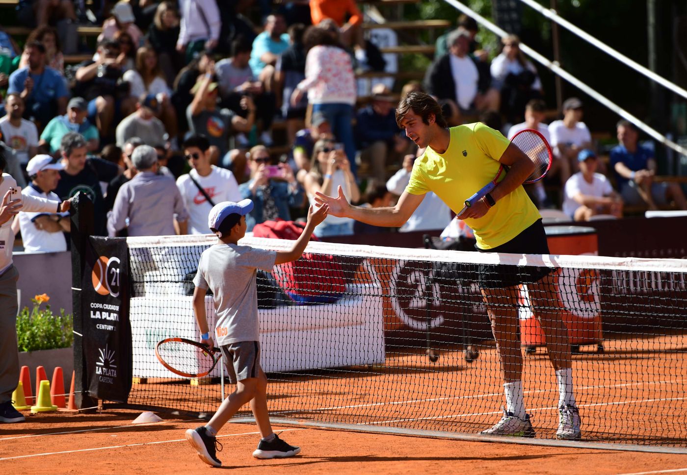 La jornada contó con clínicas de tenis para más de 100 chicos de la región