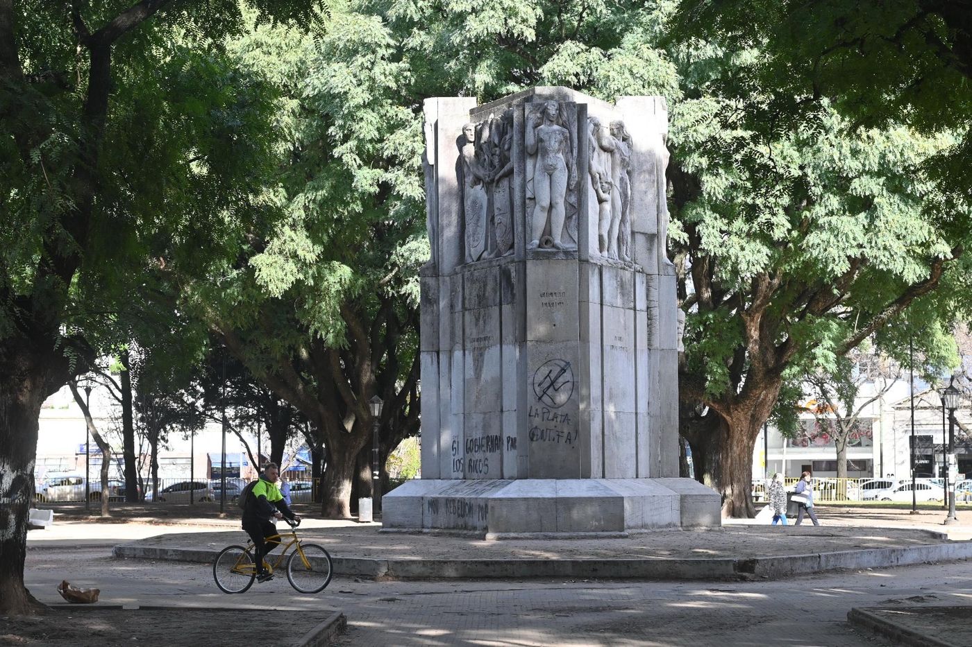 plaza rocha la plata obras (10).jpeg