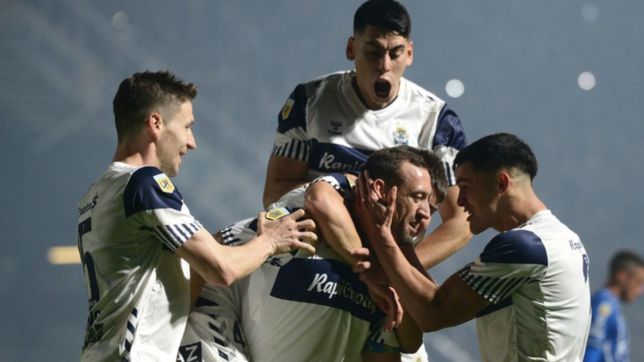 el lobo lo liquido sobre el final y sigue prendido cerca de la punta