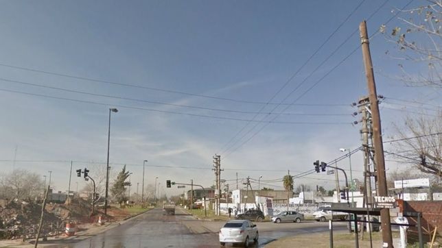 otro accidente de transito fatal en la plata: una motociclista choco con un auto y murio