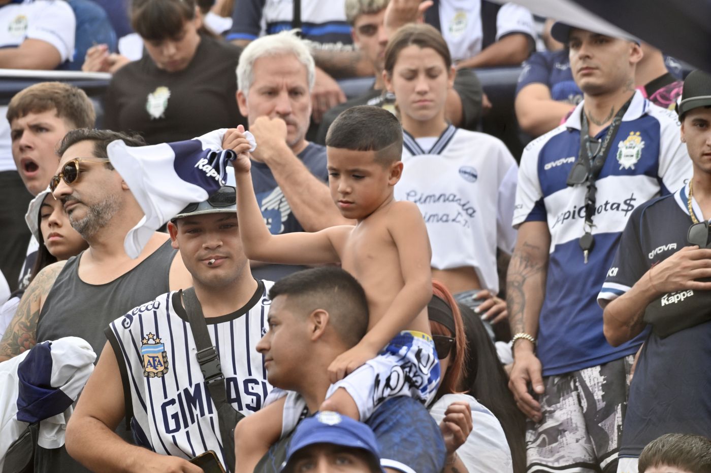 Gimnasia Estudiantes clásico hinchas 4
