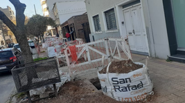 vecinos de una zona de la plata denuncian que llevan casi una semana sin agua por una obra de absa vecinos de una zona de la plata denuncian que llevan casi una semana sin agua por una obra de absa