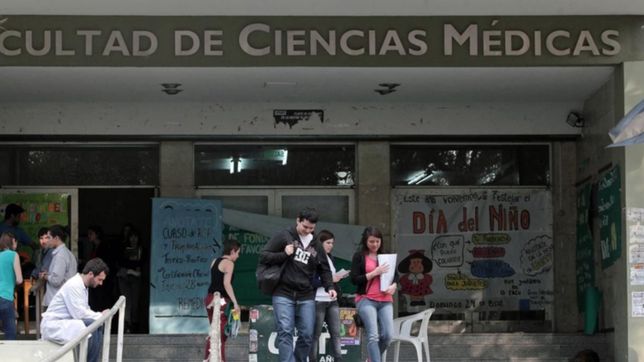 la hoja de roble volvio a las andanzas y genera nuevos problemas en la facultad de medicina