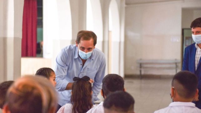 garro acompano a alumnos y docentes en el primer dia de clases