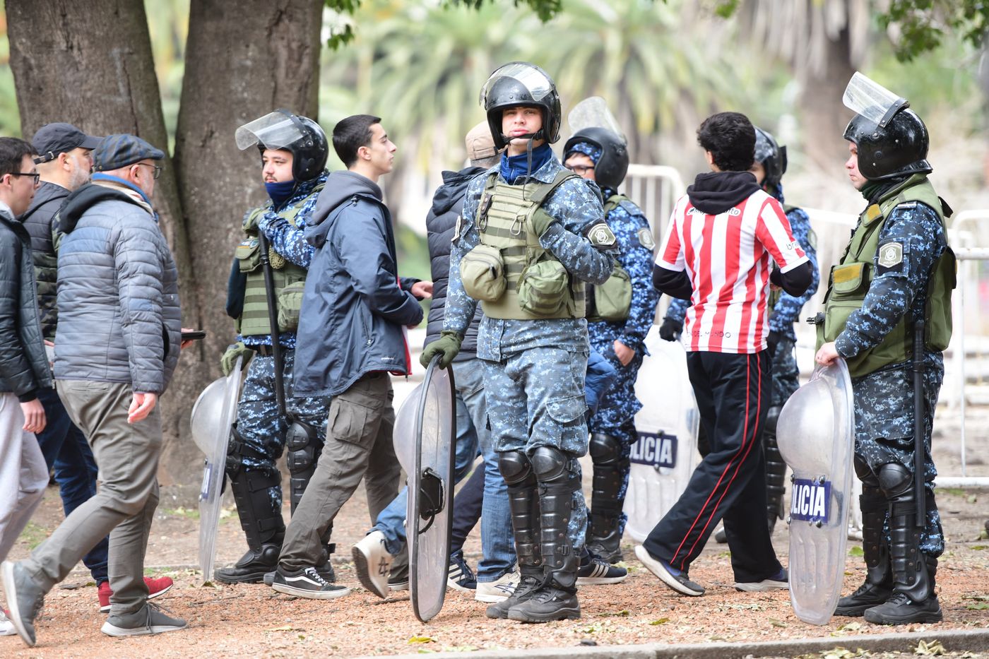 Estudiantes Gimnasia clasico Hinchas operativo 4.jpeg