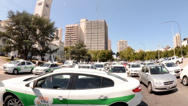 arman una mesa de dialogo con taxistas y remiseros para combatir a uber en la plata