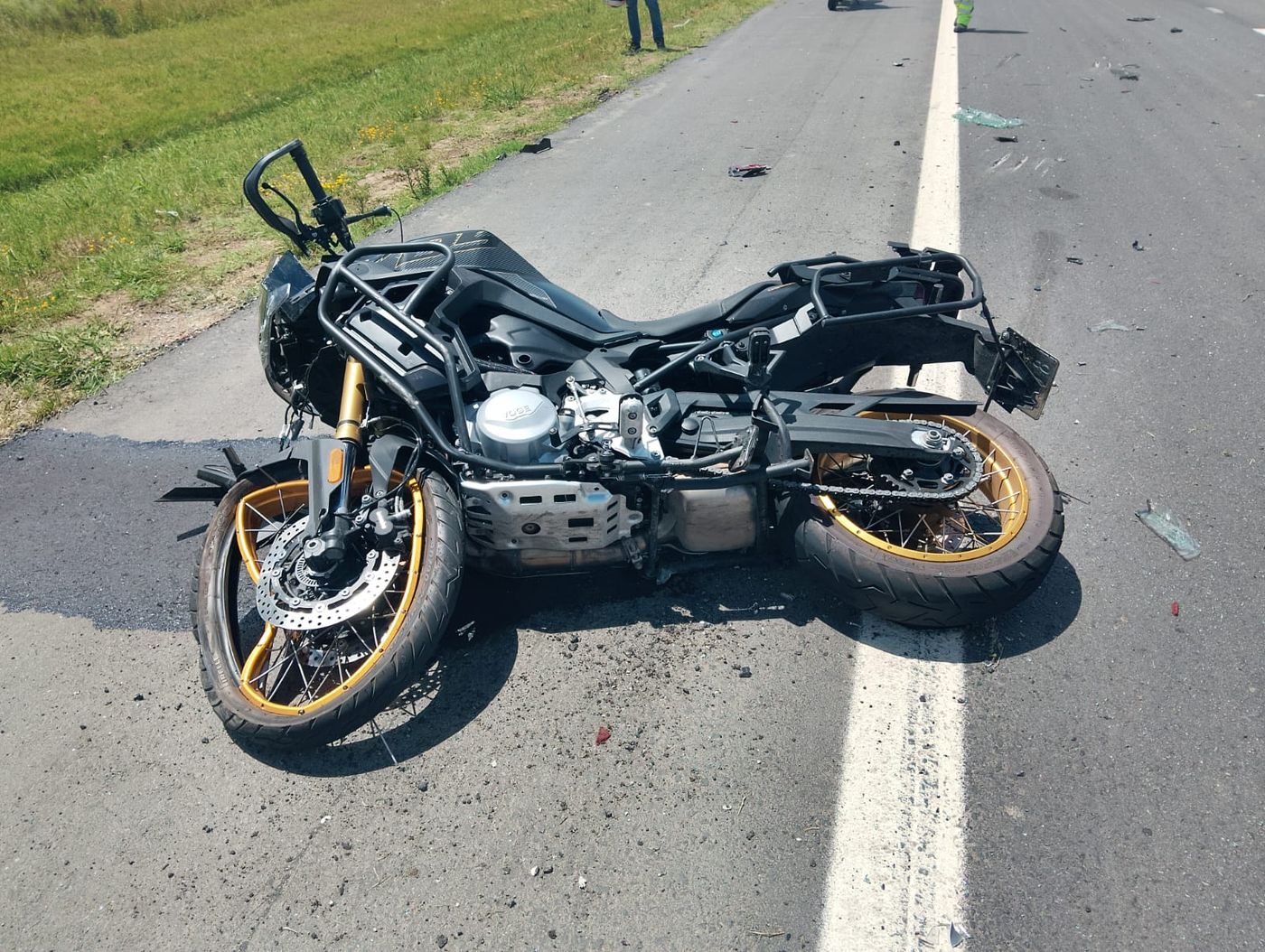 La moto en la que viajaban las víctimas fatales del accidente en Ruta 2