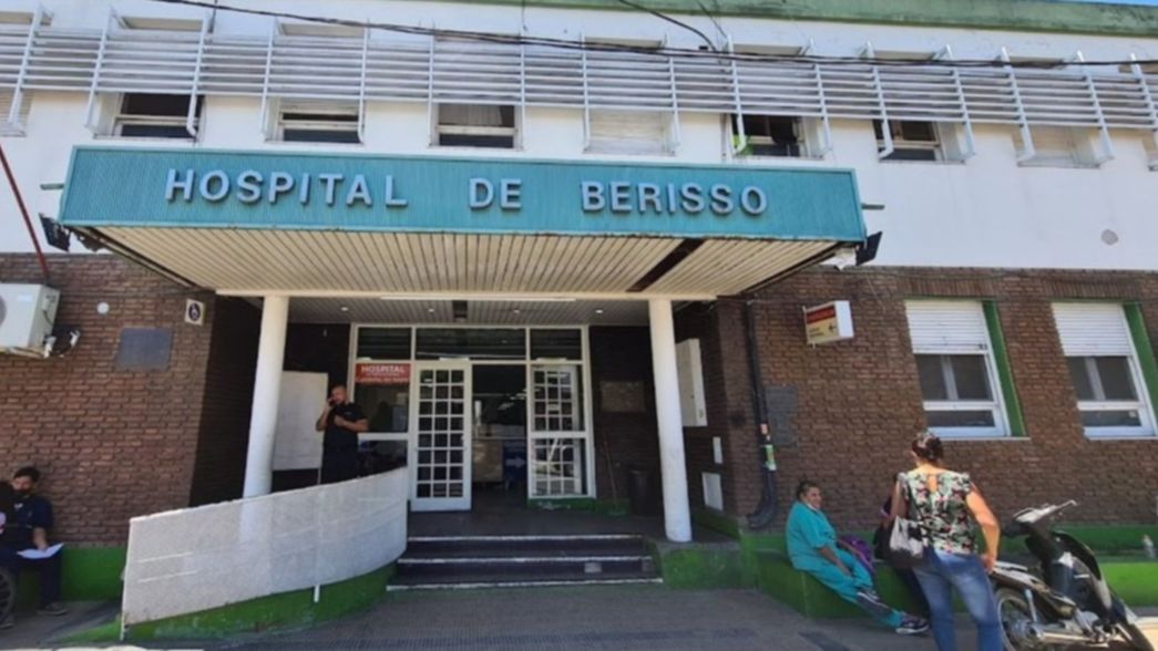 Cayó de su moto en Berisso, sufrió serias heridas y terminó internado