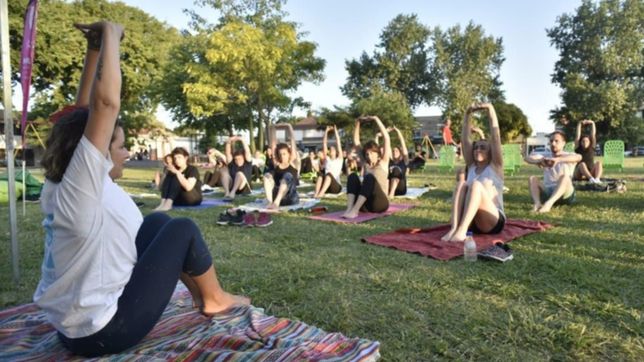 yoga, funcional, ajedrez y mas: daran clases gratuitas en plazas y parques de la plata
