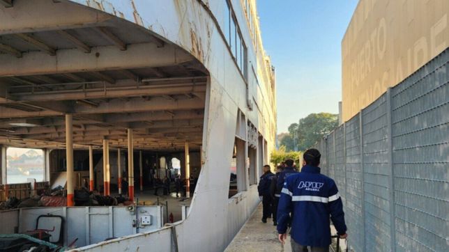 la aduana prohibio navegar a un barco del buquebus por su penoso estado