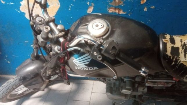 te voy a romper las piernas cuando salga: cayo tras robar una moto y amenazo a un vecino