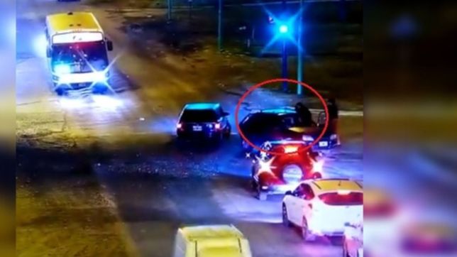 video: robaron autos, chocaron dos veces y se fugaron en un intenso raid delictivo
