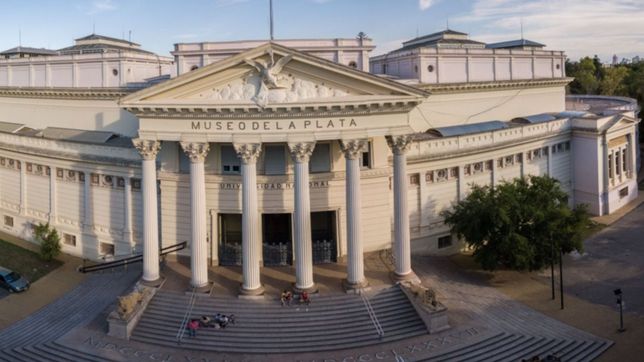 la provincia lanzo un programa de turismo social que incluye un recorrido por la plata