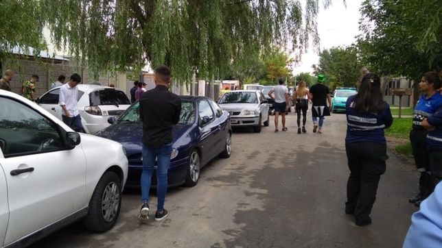 clausuraron una fiesta clandestina en gonnet en la que habia mas de 250 jovenes