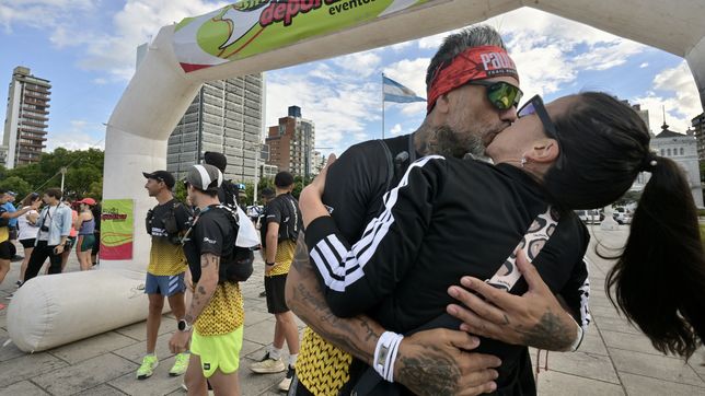 partieron desde la plata los 20 ultramaratonistas que correran 380 kilometros hasta mar del plata