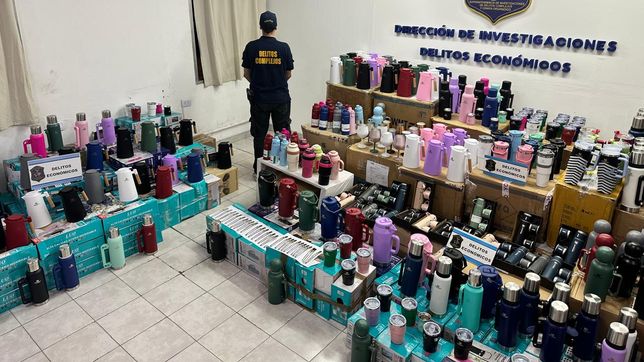 cayo una red que vendia termos stanley falsos: secuestraron mercaderia por mas de 100 millones de pesos