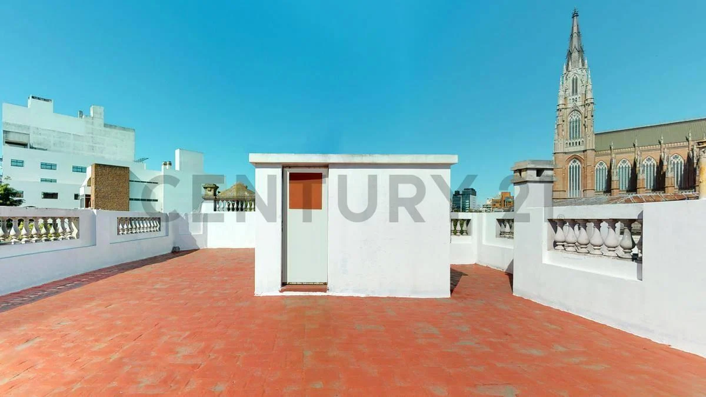 La terraza de la mansión tiene una exclusiva vista a Plaza Moreno.