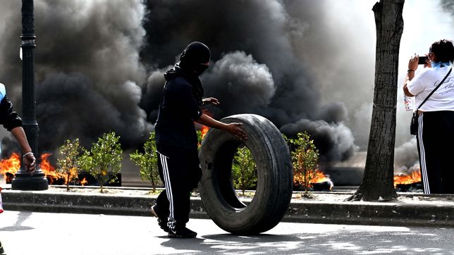 pedradas, insultos y balas de goma: asi se vivieron los incidentes en el ministerio de desarrollo social