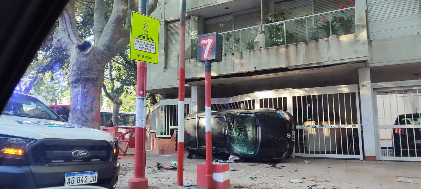 El impactante siniestro se registró en horas de la madrugada.