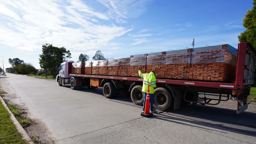 Más de 5.000 camiones fueron controlados en La Plata y la provincia por exceso de peso