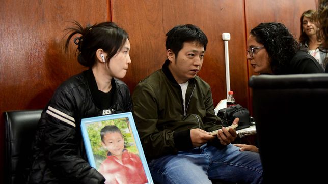 desmienten que la familia de lucas lin abandone el pais para volver a china