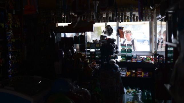 una empresa dano la red electrica de la plata y varios barrios de la ciudad estan sin luz