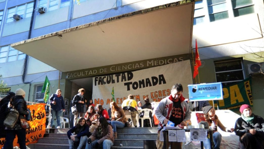 En una jornada histórica, los “cautelados” serán reconocidos como egresados de Medicina