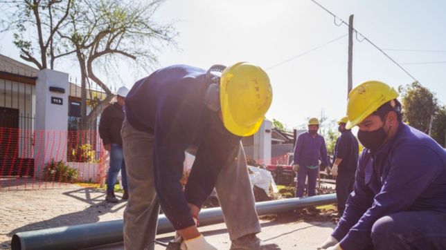 canos, bombas y zanjas: como es la obra de absa para dar agua en city bell