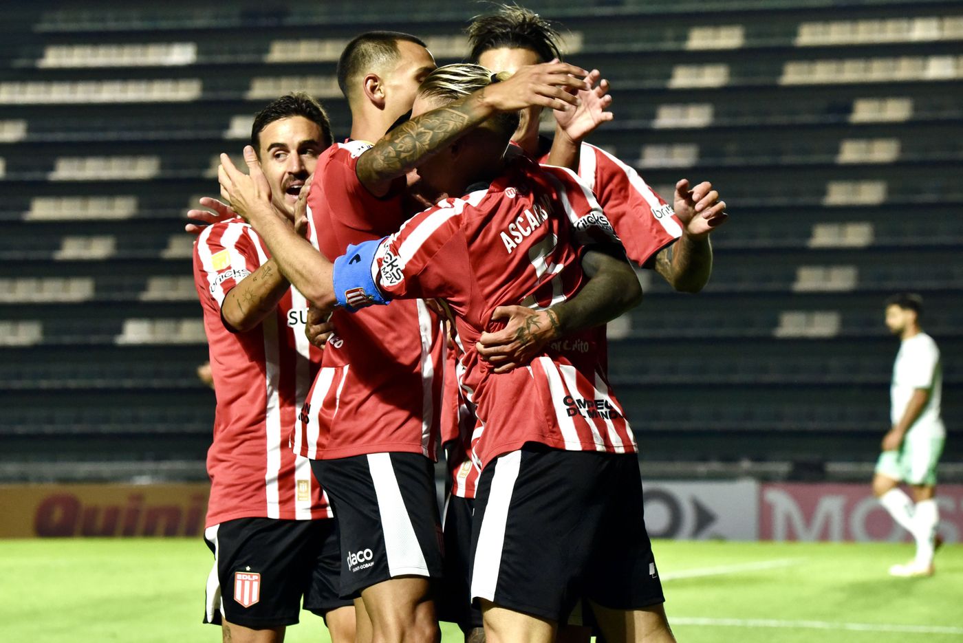Estudiantes Ituzaingó festejo gol (3)