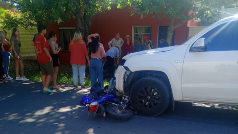 Un motociclista terminó internado en La Plata tras ser atropellado por una Amarok Un motociclista terminó internado en La Plata tras ser atropellado por una Amarok