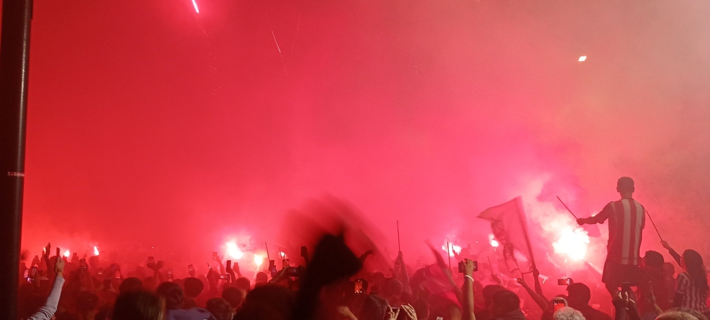 Estudiantes recibimiento UNO generico.png