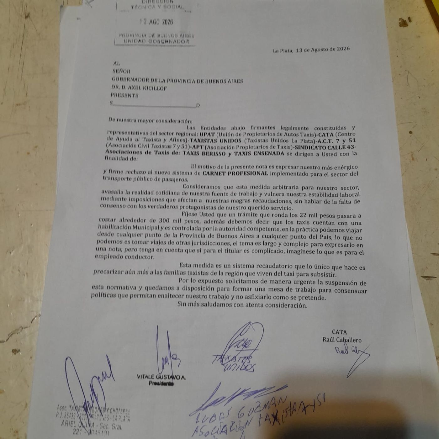 Los taxistas de la regi&oacute;n le reclamaron a los intendentes que se suspenda la aplicaci&oacute;n de la nueva licencia profesional