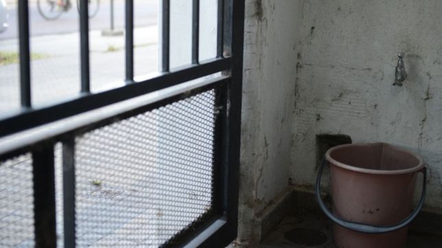 un barrio de la plata podria quedarse sin agua debido a la reparacion de un acueducto