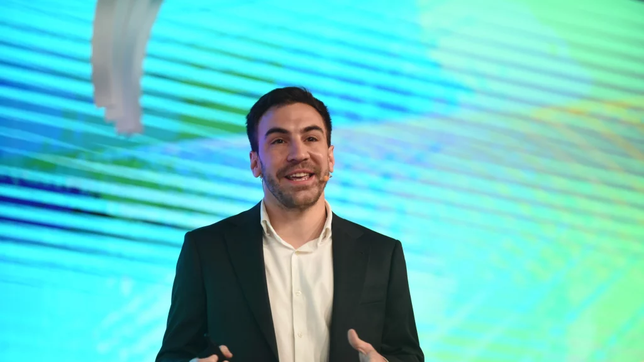 santiago bulat disertara en la fundacion osde sobre el programa economico y los desafio de 2025