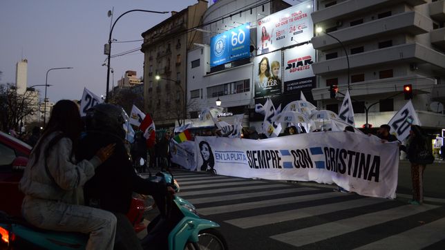 banderazo, radio abierta y clases publicas en la unlp por la condena de cristina kirchner