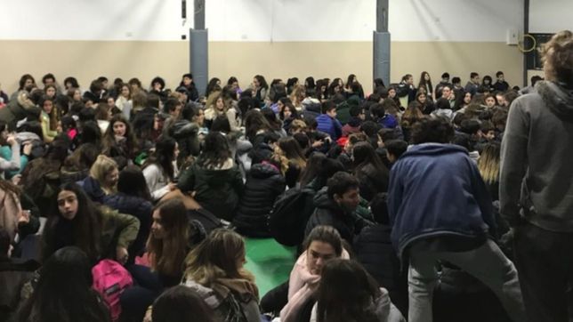 el merli platense: alumnos se niegan a ir a clases hasta que reincorporen a un profesor