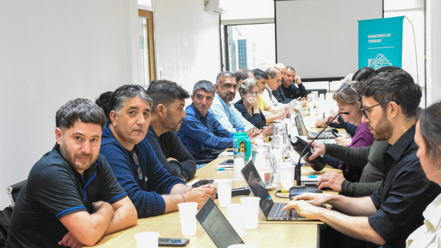 los estatales bonaerenses aceptaron la oferta del 10% realizado por el gobierno de kicillof